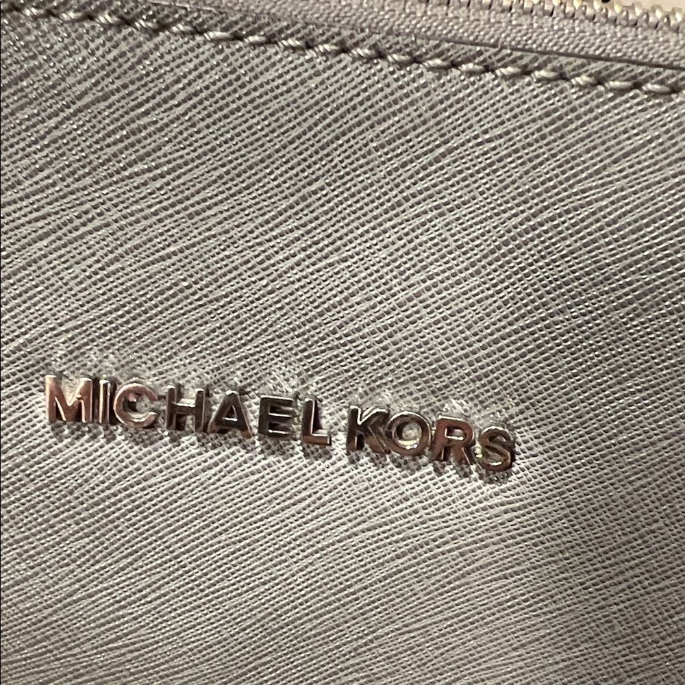 Michael Kors Charlotte Large Saffiano Leather Top-Zip Tote Bag. - Picture 3 of 16